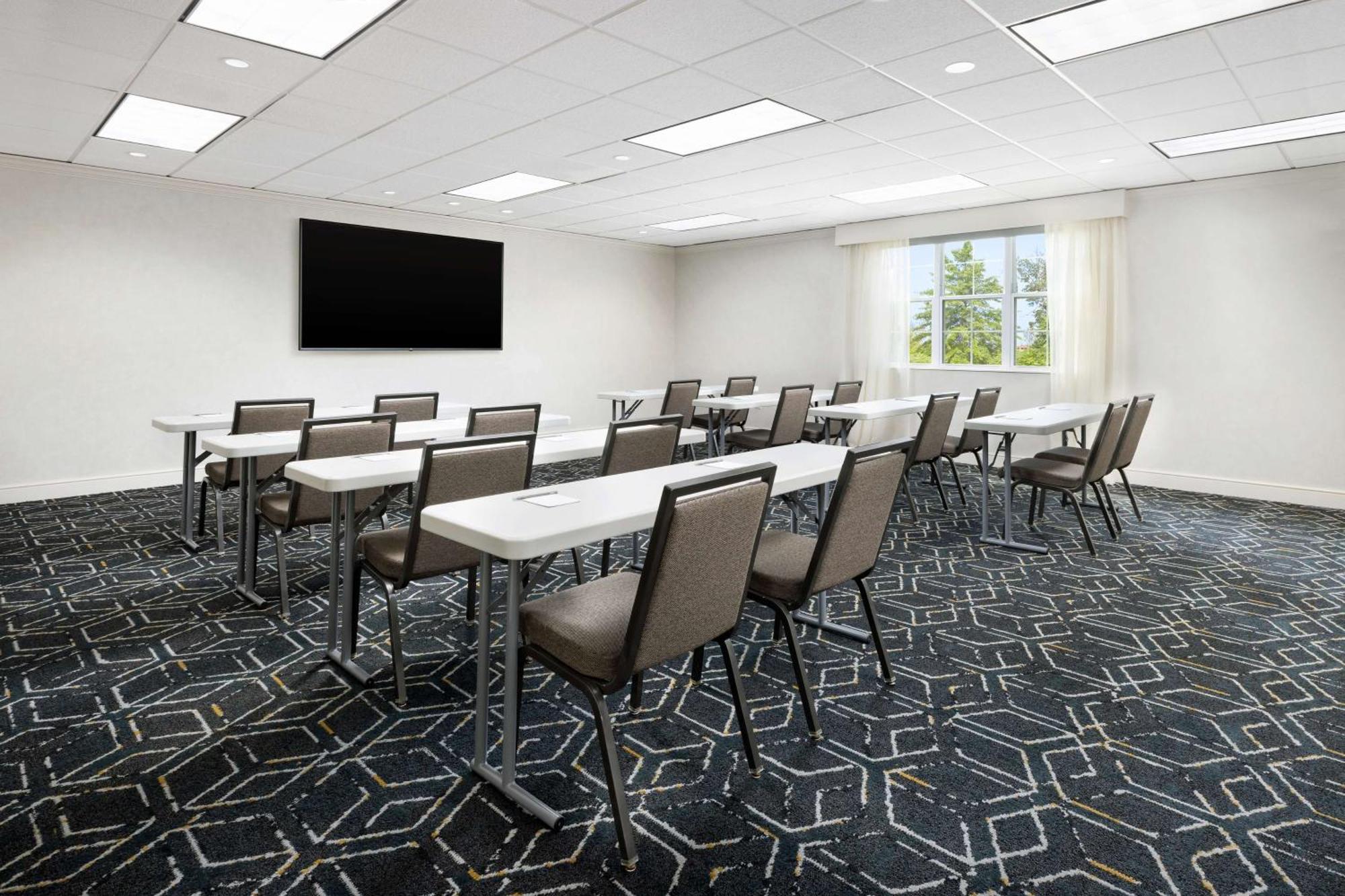Homewood Suites By Hilton Portsmouth Exterior photo